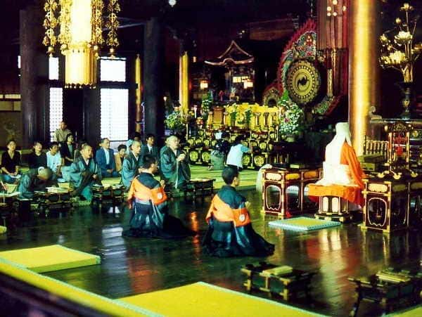 buddhis monk service